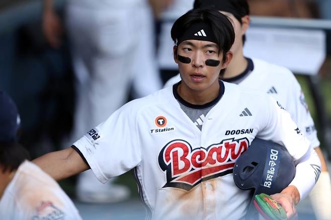 박준순이 홈런 칠 수 있게 고기를 사준 김민석. 2026.4.19 두산 베어스 제공