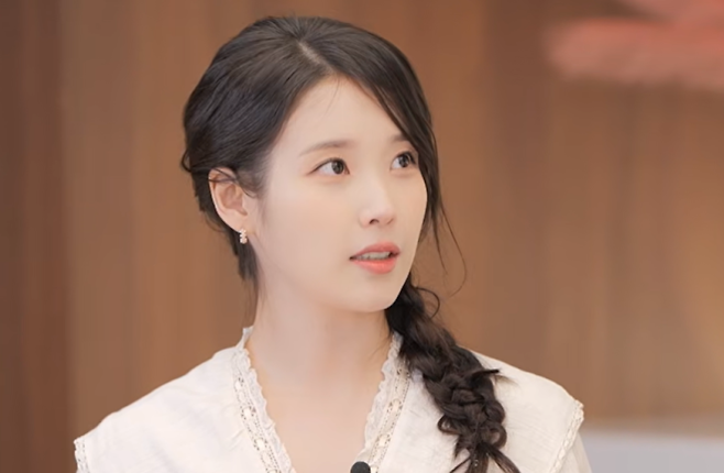 가수 겸 배우 아이유의 식단 관리 비결이 화제다. 셰프 안성재 유튜브 채널 캡처