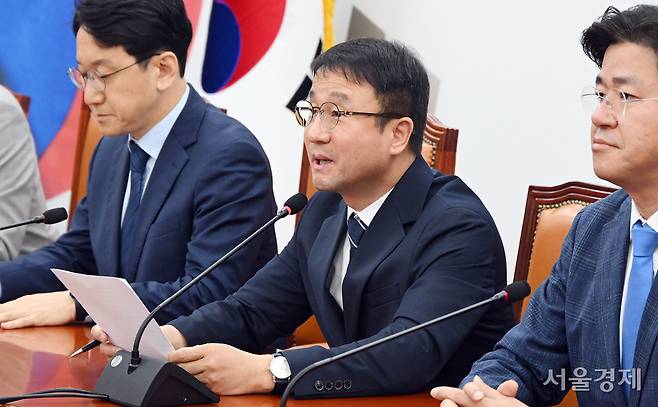 한병도 더불어민주당 원내대표가 14일 서울 여의도 국회에서 열린 원내대책회의에서 현안에 관해 발언하고 있다. 오승현 기자 2026.04.14