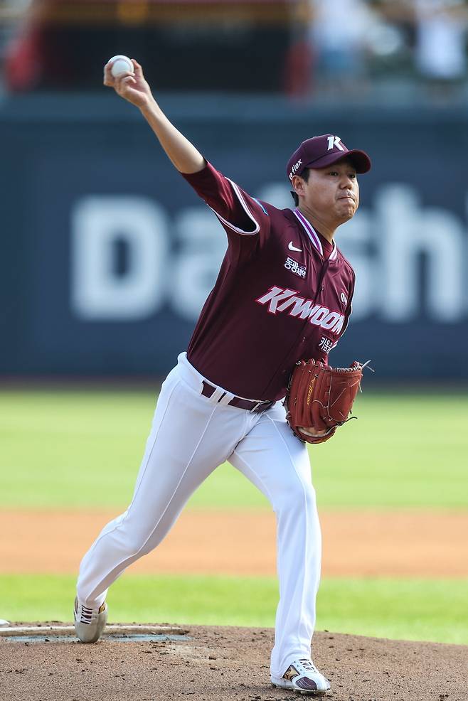 키움 하영민이 19일 수원KT위즈파크서 열린 KT전에 선발등판해 역투하고&nbsp;있다.&nbsp;사진제공｜키움 히어로즈