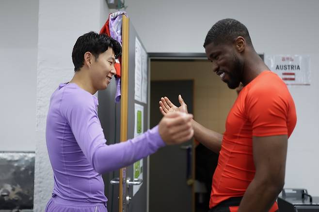 손흥민(좌), 케빈 단소. 토트넘 홋스퍼 공식 채널