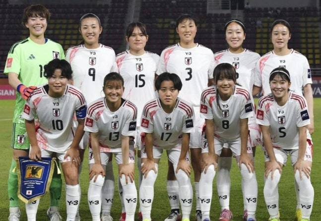 ▲ 일본 U-20 여자 축구대표팀이 사토 모네-아소 타마미-사노 모모카-아오키 유나로 구축한 '철의 포백'을 앞세워 통산 7번째 아시아 정상에 올랐다. ⓒ AFC