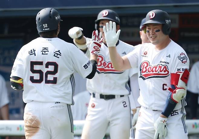 ▲ KIA에 연이틀 승리를 거두며 위닝시리즈를 거둔 두산 베어스 ⓒ연합뉴스