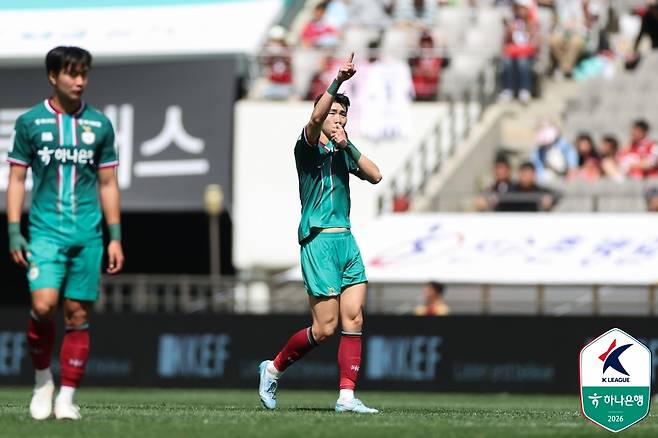 유강현(가운데). /사진=한국프로축구연맹 제공