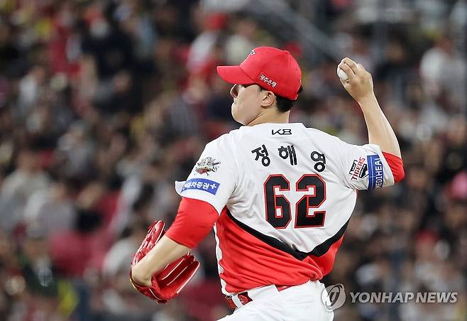 투구하는 정해영 [연합뉴스 자료사진]