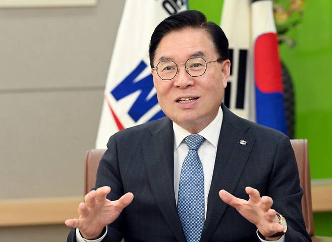 한국기계연구원 창립 50주년을 맞아 진행한 인터뷰에서 류석현 원장이 지난 50년의 성과와 미래 50년 비전을 설명하고 있다. 류 원장은 기계연의 지난 시간을 '불가능을 가능으로 바꾼 시간'이라 말하며 미래 지능형 기계문명 시대의 역할을 강조했다. (사진=이성희 기자)