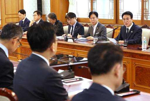 김민석 국무총리가 20일 정부서울청사에서 열린 새만금 전북 대혁신TF 2차 회의에서 발언을 하고 있다. /연합뉴스