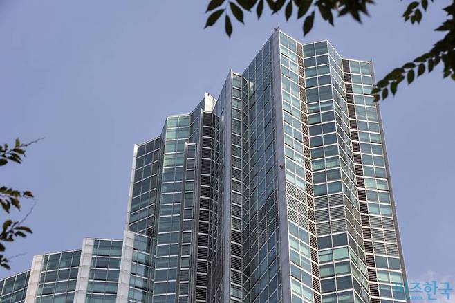 서울 강남구 도곡동 타워팰리스. 서울 전역의 ‘전세 품귀’ 현상이 심화되고 있지만, 강남권은 정반대 흐름을 보여주고 있다. 사진=비즈한국 DB