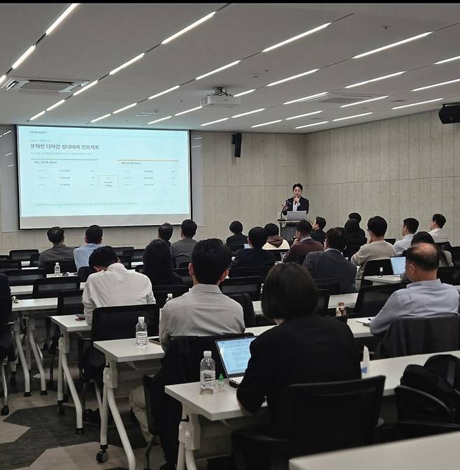 김경업 오픈에셋 대표가 20일 열린 법무법인 바른 토큰증권(STO) 세미나에서 원화 스테이블코인 기반 결제 혁신을 주제로 발표하고 있다. /전시현 기자&nbsp;