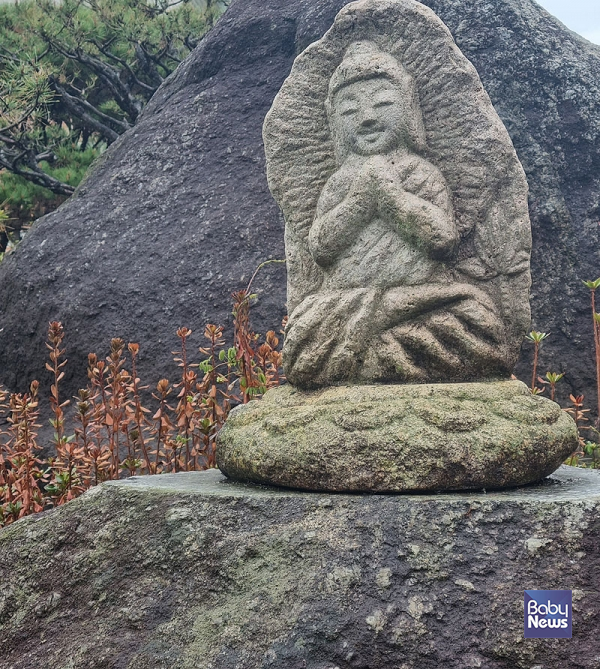 절 입구에 있던 부처님 상. ⓒ최은경