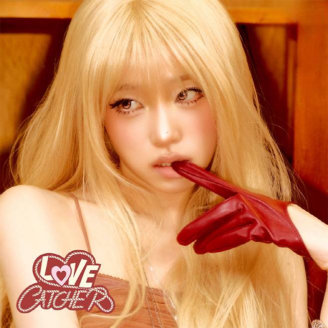최예나 '러브 캐처' 커버(사진=YH엔터테인먼트)
