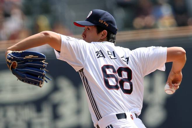 두산 최민석이 19일 잠실구장에서 열린 2026 KBO리그 정규시즌 KIA전에 선발 등판해 역투하고 있다. 사진 | 두산 베어스