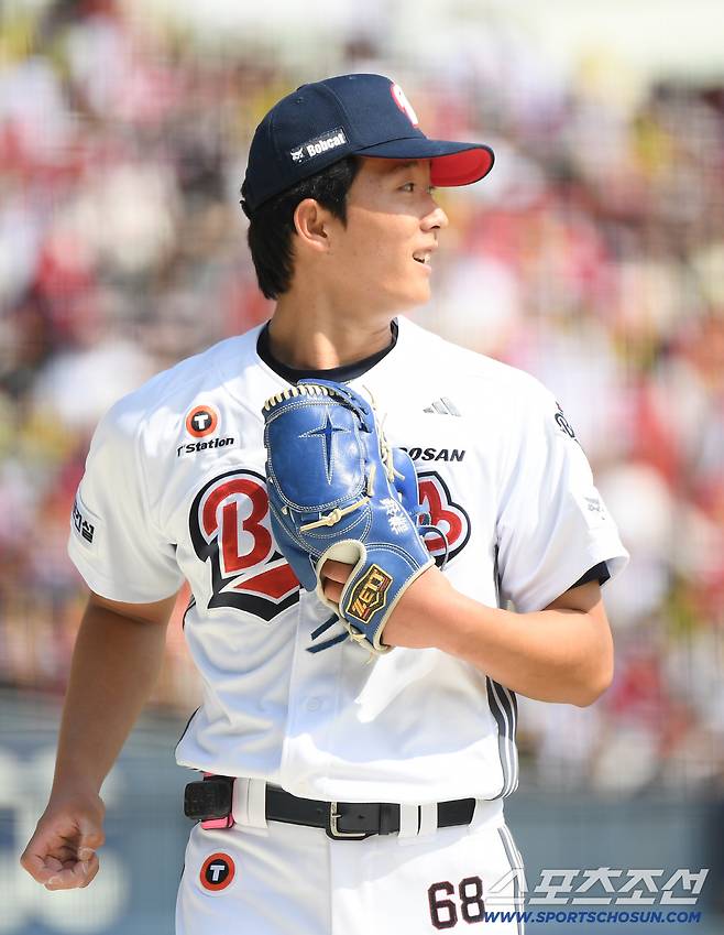 19일 서울 잠실구장에서 열린 KIA-두산전. 위기를 넘긴 두산 선발투수 최민석이 기뻐하고 있다. 잠실=정재근 기자 cjg@sportschosun.com/2026.4.19/