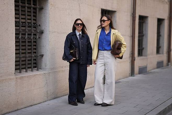 와이드 청바지에 잘 어울리는 자켓 | Moritz Scholz//Getty Images