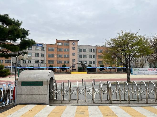 9일 대전 오월드 인근에 위치한 산성초가 임시 휴업에 들어간 모습. 우수아 기자