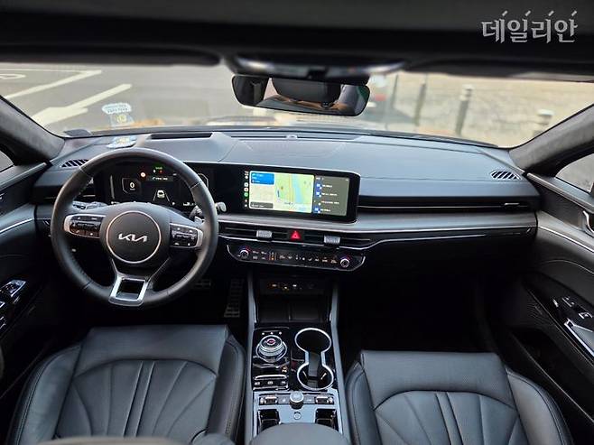 기아 2026년형 K5 하이브리드 앞좌석. ⓒ데일리안 정진주 기자