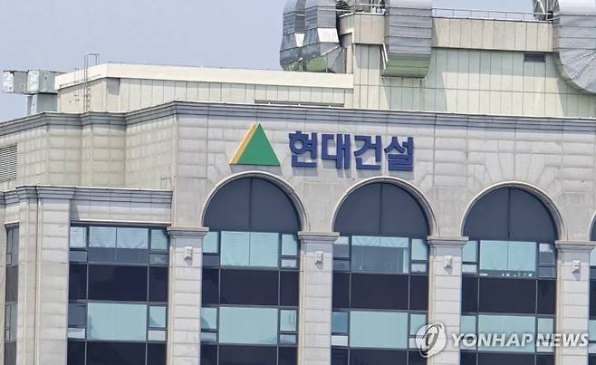 현대건설은 올해부터 본격화되는 원전 수주 모멘텀에 힘입어 증권가의 기업가치 재평가 움직임이 나타나고 있다. 특히 소형모듈원전(SMR)과 대형원전 양쪽 모두 원청사 자격을 보유한 점이 프리미엄 요인으로 부각되고 있다. /사진=연합뉴스