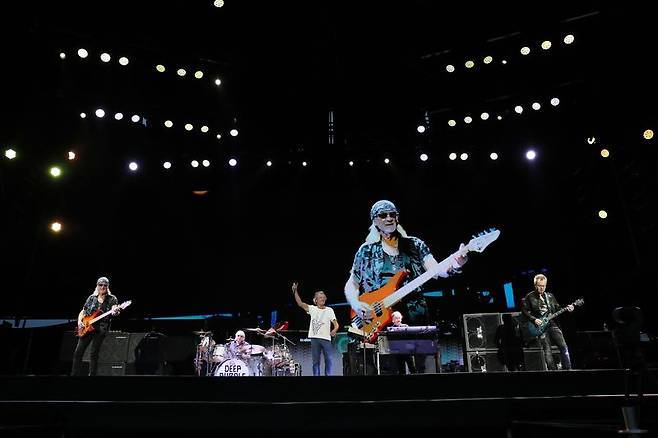 왼쪽부터 로저 글로버(베이스), 이언 페이스(드럼), 이언 길런(보컬), 돈 에어리(키보드), 기타 사이먼 맥브라이드. 파라다이스시티 제공