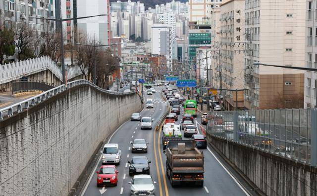 서울 은평구 신사 지하차도가 출근시간 차량 정체를 빚고 있다. 은평구 제공.