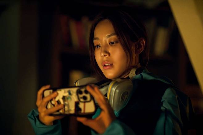 옴니버스 공포 영화 '귀신 부르는 앱: 영'은 스마트폰 애플리케이션을 소재로 6개의 공포 에피소드를 풀어냈다. 사진 삼백상회