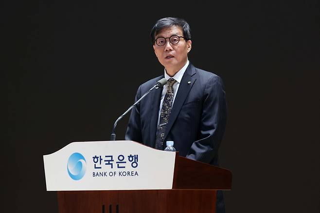 이창용 한국은행 총재가 20일 서울 중구 한국은행 별관에서 열린 이임식에서 이임사를 하고 있다. 공동취재단