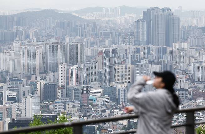 20일 오전 서울 남산에서 바라본 아파트 단지 모습. [뉴스1]