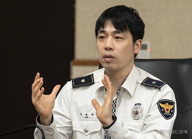 이승재 강서경찰서 경비교통과 교통안전2팀 경위가 15일 오후 서울 강서구 강서경찰서에서 헤럴드경제와 인터뷰를 하고 있다. 윤창빈 기자