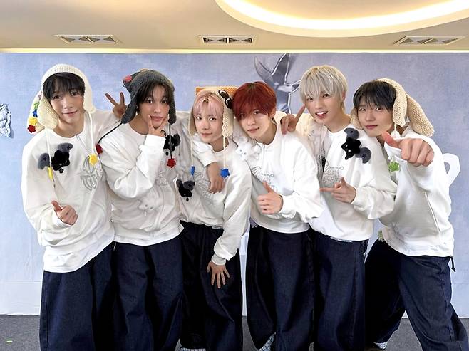 지난 17일부터 19일까지 서울 송파구 올림픽공원 케이스포돔에서 첫 단독 콘서트 앙코르 공연 '인투 더 위시 : 아워 위시 앙코르 인 서울'을 개최한 그룹 NCT 위시. NCT 위시 공식 트위터