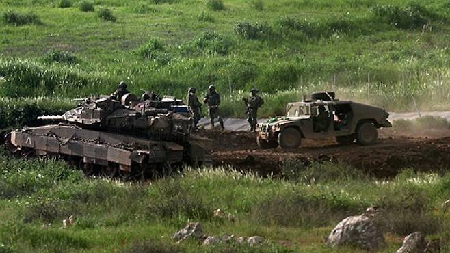 레바논 남부 지역에 투입된 이스라엘군 탱크. 연합뉴스