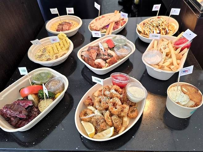 와인 앤 버스커 메뉴. 최현태 기자