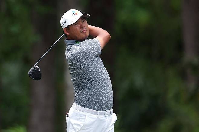 김시우가 19일(현지 시간) PGA 투어 RBC 헤리티지 4라운드 5번 홀에서 티샷을 하고 있다. AFP연합뉴스