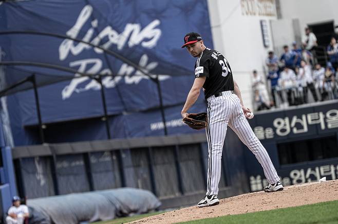 LG 외국인투수&nbsp;앤더스 톨허스트가 19일 대구삼성라이온즈파크서 열린 삼성전서 역투하고&nbsp;있다. 사진제공｜LG 트윈스
