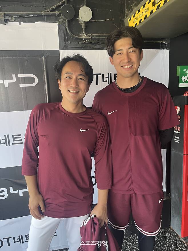 키움 아시아쿼터 가나쿠보 유토(오른쪽)과 그의 통역 노지마 나오토(왼쪽). 수원 | 김하진 기자