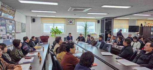 송병억 수도권매립지관리공사 사장이 지역 주민들과 간담회를 갖고 있다.