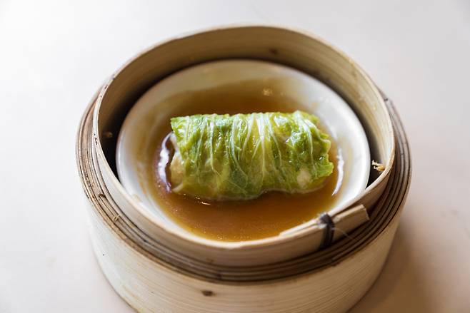 열과 수증기를 이용해 식재료를 찌면 기름을 쓰지 않고 물 속에 넣지 않기 때문에, 음식 본연의 영양분을 살릴 수 있다. 사진=게티이미지뱅크