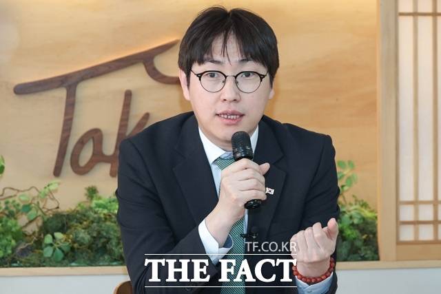 하정우 청와대 AI미래기획수석이 8일 서울 종로구 더룸탁트인에서 <더팩트> 등 매체와 공동인터뷰를 진행하고 있다. /뉴스핌·이투데이 공동제공