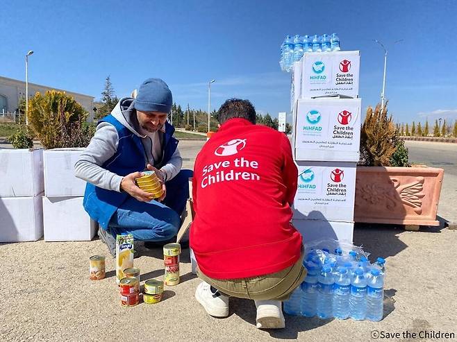 세이브더칠드런이 취약계층 아동과 가정을 위해 인도적 지원 활동을 펼치고 있다. 세이브더칠드런 제공