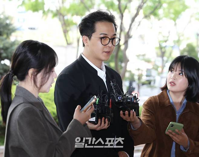 사회복무요원 근무 중 ‘부실 복무’ 혐의로 재판에 넘겨진 그룹 위너 멤버 송민호 씨의 첫 공판이 21일 서울 마포구 서울서부지방법원에서 열렸다. 서병수 기자 qudtn@edaily.co.kr /2026.04.21/