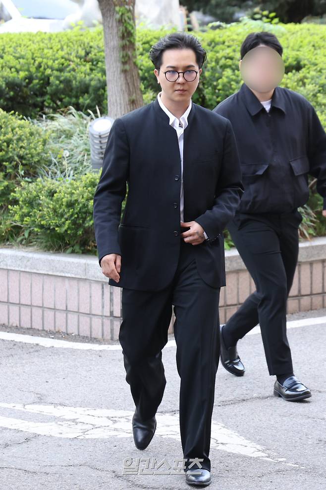 사회복무요원 근무 중 ‘부실 복무’ 혐의로 재판에 넘겨진 그룹 위너 멤버 송민호의 첫 공판이 21일 서울 마포구 서울서부지방법원에서 열렸다. 서병수 기자 qudtn@edaily.co.kr /2026.04.21/