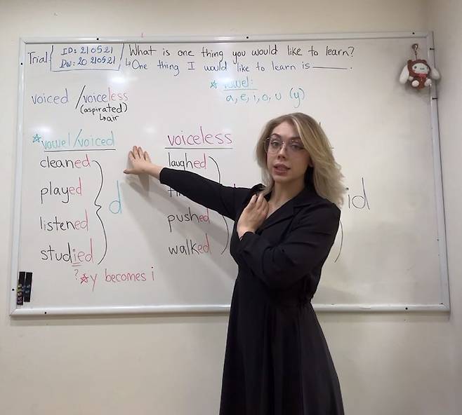 그는 링 밖에서는 아이들에게 영어를 가르친 선생님이다. [사진 말로리]