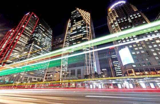 서울 영등포구 여의도 증권가 일대에 불이 밝혀져 있다. 지난해 12월 말 촬영. 뉴스1