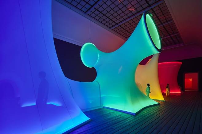 알렉산드라 카수바, 스펙트럼 통로, 1975, 2023년 뮌헨 하우스 데어 쿤스트에서 재구성. (사진=리움미술관)