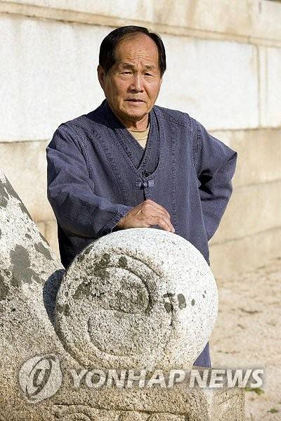 국가무형유산 석장 이의상 보유자의 2016년 모습. 연합뉴스