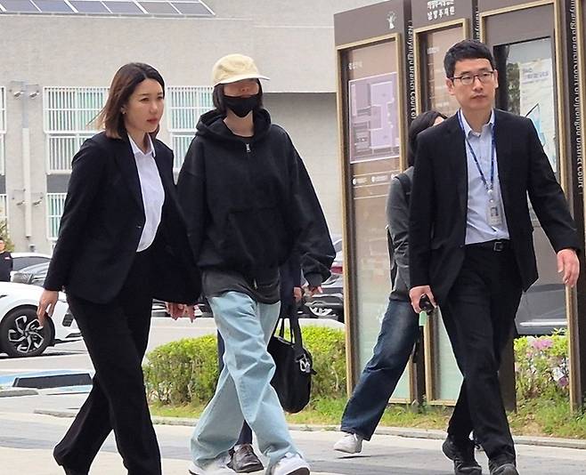 나나가 21일 경기 의정부지방법원 남양주지원에 증인으로 출석하고 있다. 사진 ㅣ뉴스1