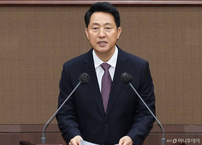 (서울=뉴스1) 임지훈 인턴기자 = 오세훈 서울시장이 20일 오후 서울 중구 서울시의회 본회의장에서 열린 제335회 임시회 제1차 본회의에서 2026년도 제1회 추가경정예산안 제출에 따른 시정연설을 하고 있다. 2026.4.20/뉴스1  Copyright (C) 뉴스1. All rights reserved. 무단 전재 및 재배포,  AI학습 이용 금지. /사진=(서울=뉴스1) 임지훈 인턴기자