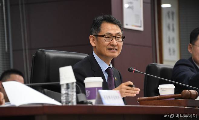 (서울=뉴스1) = 허장 재정경제부 차관이 9일 서울 종로구 한국무역보험공사에서 열린 제4회 공공기관운영위원회에서 발언을 하고 있다. (재정경제부 제공. 재판매 및 DB 금지)  2026.4.9/뉴스1  Copyright (C) 뉴스1. All rights reserved. 무단 전재 및 재배포,  AI학습 이용 금지. /사진=(서울=뉴스1)
