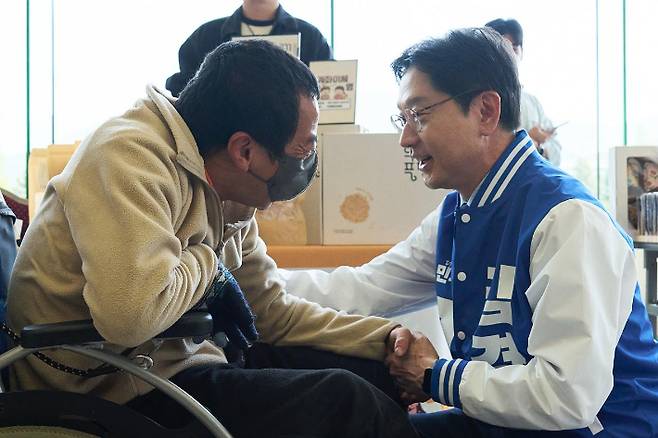 김경수 후보 장애인의 날 기념식 참석. 김 후보 캠프 제공