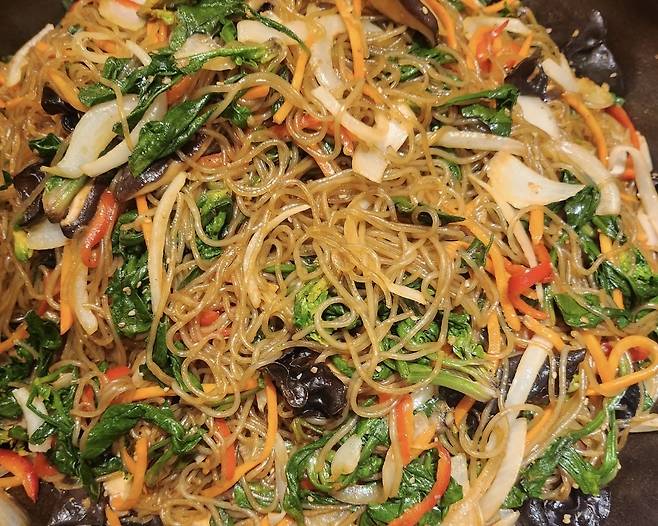 잡채는 조리법을 조금만 신경 쓰면 맛과 영양을 모두 잡은 한 끼 식사로 즐길 수 있다. 박윤희 기자