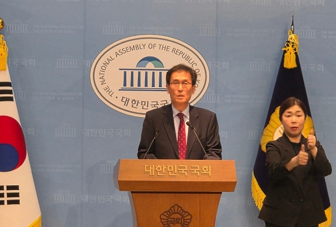 함진규 전 의원이 13일 국회에서 기자회견을 열고 발언하고 있다. 함진규 전 의원 제공