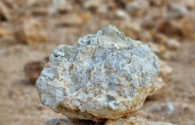 충북 영동군 일라이트 원석. 뉴스1